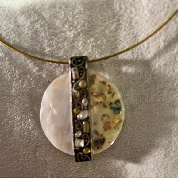 Abstract pendant necklace - Picture 4 of 9